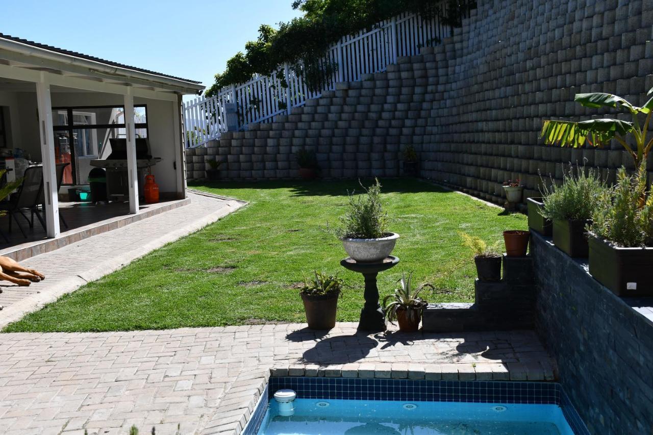 Friendz Guesthouse Knysna Exterior foto